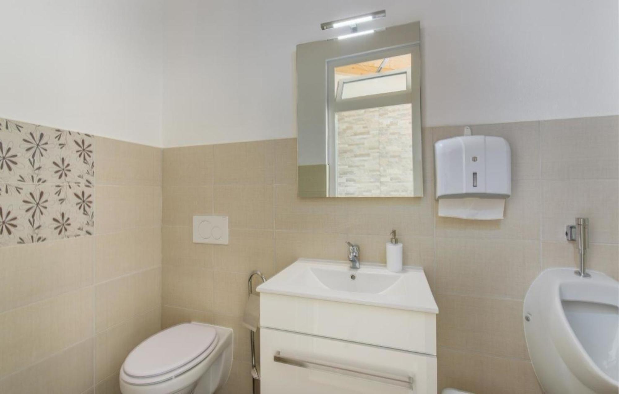 In Pjescana Uvala Mit Grosser Terrasse Apartman Pula