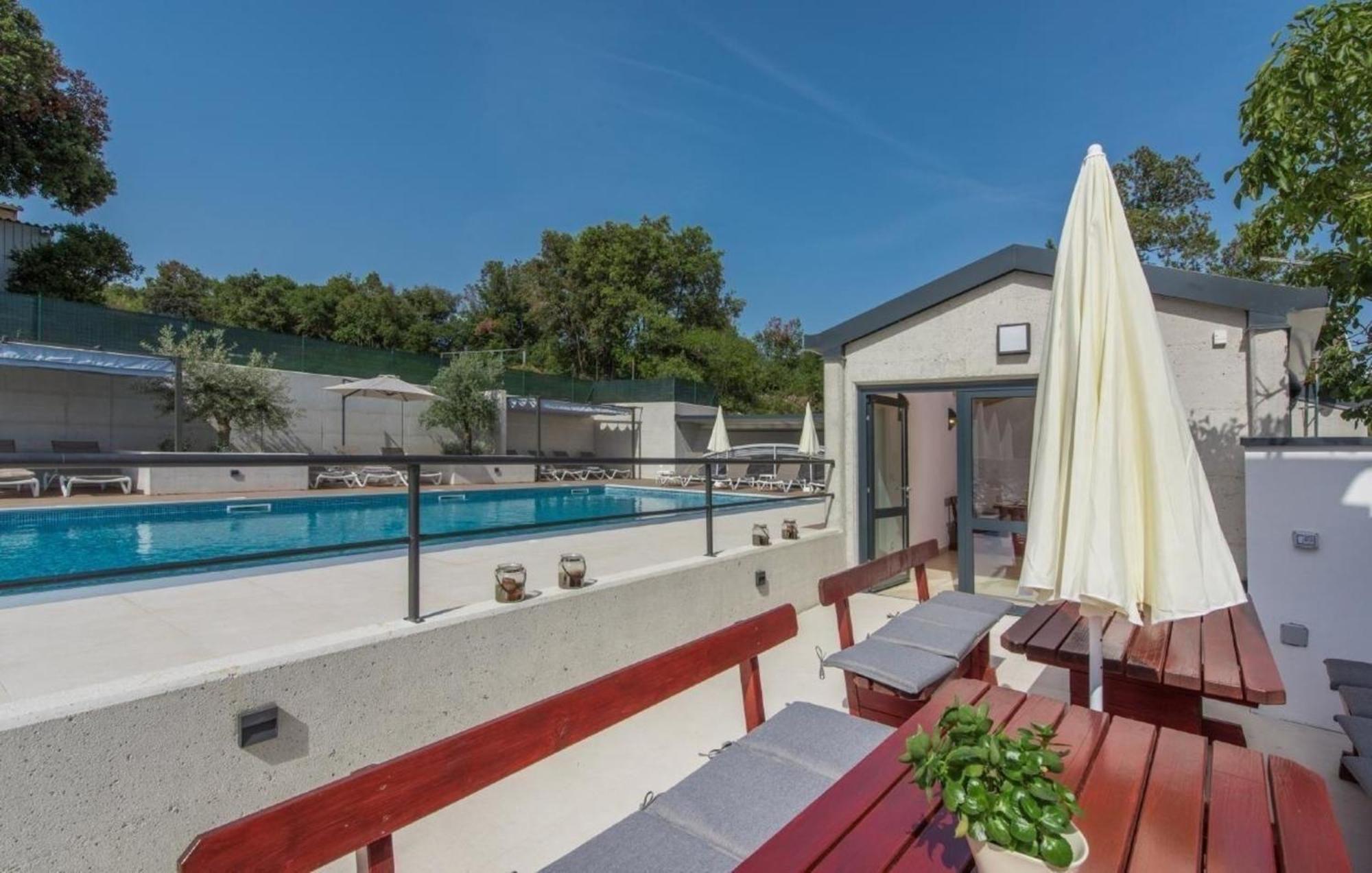 In Pjescana Uvala Mit Grosser Terrasse Apartman *