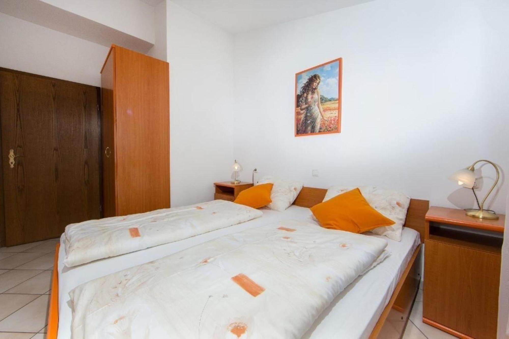 Apartman In Pjescana Uvala Mit Grosser Terrasse Pula