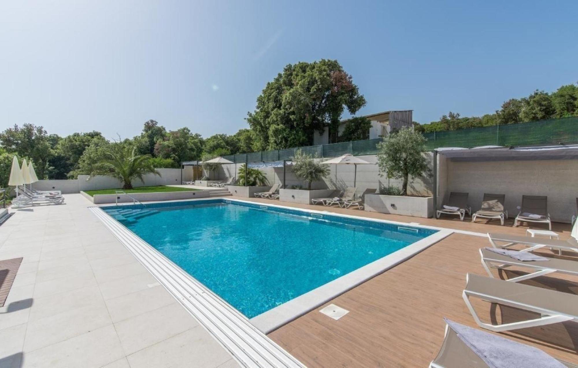In Pjescana Uvala Mit Grosser Terrasse Apartman