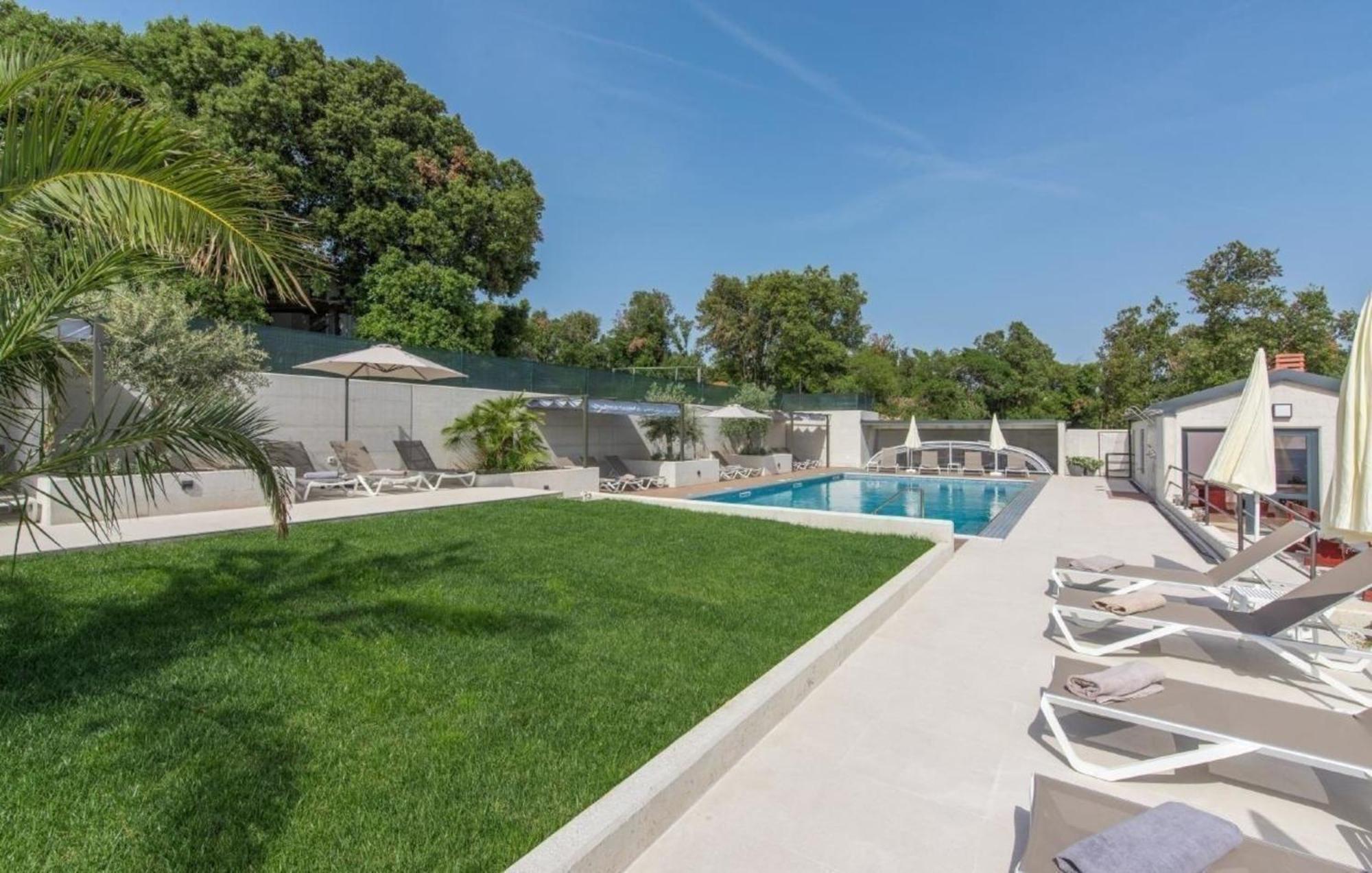 Apartman In Pjescana Uvala Mit Grosser Terrasse