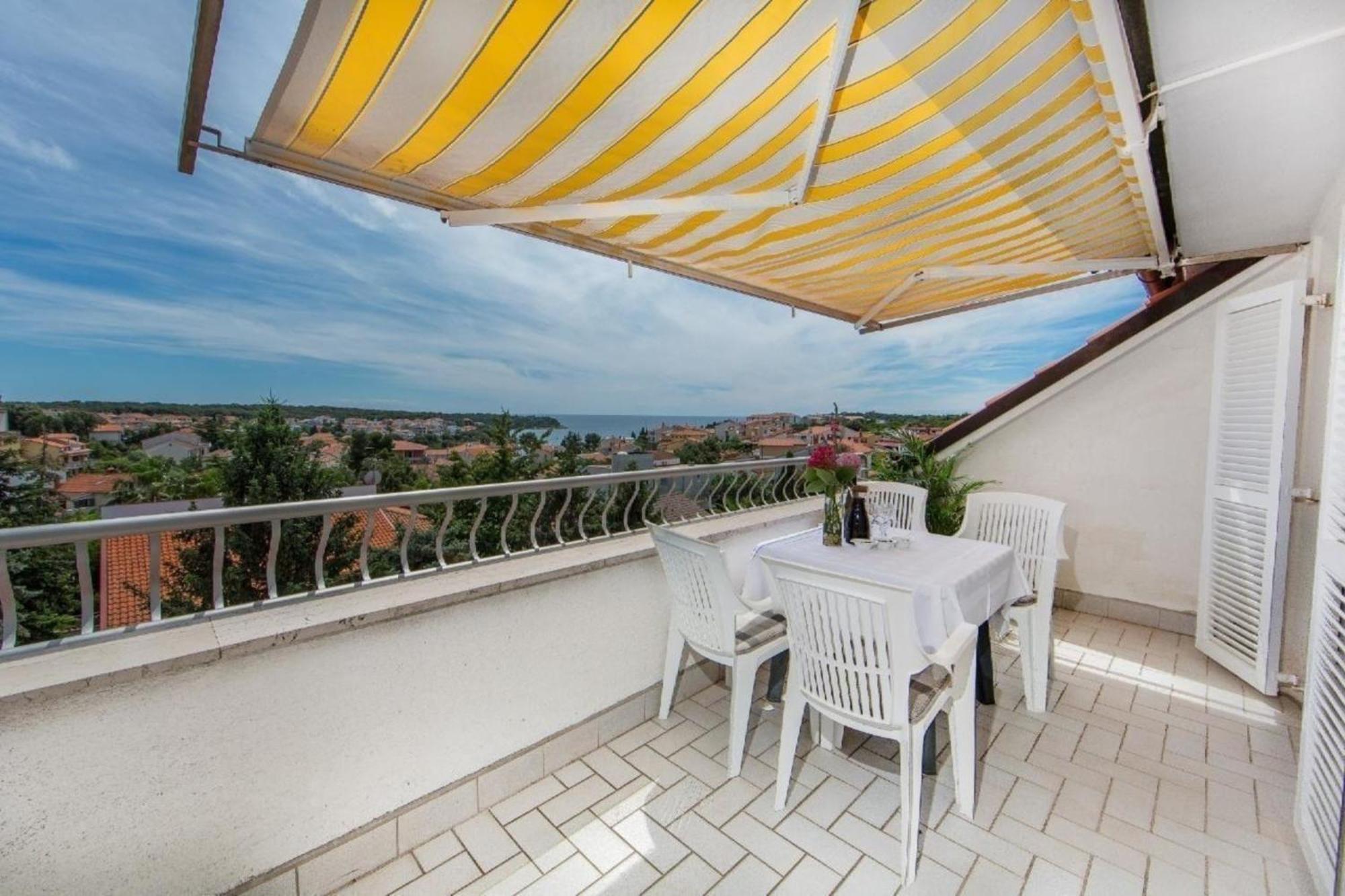 Apartman In Pjescana Uvala Mit Grosser Terrasse Pula