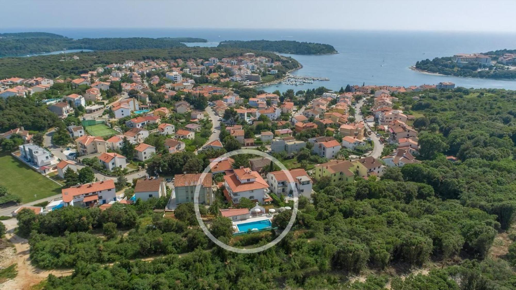 Apartment In Pjescana Uvala Mit Grosser Terrasse